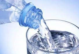 El estreñimiento se combate de manera muy eficaz con la administración de plantas laxantes, tanto de tipo mecánica o formadoras de masa, como hidroxiantracénicas